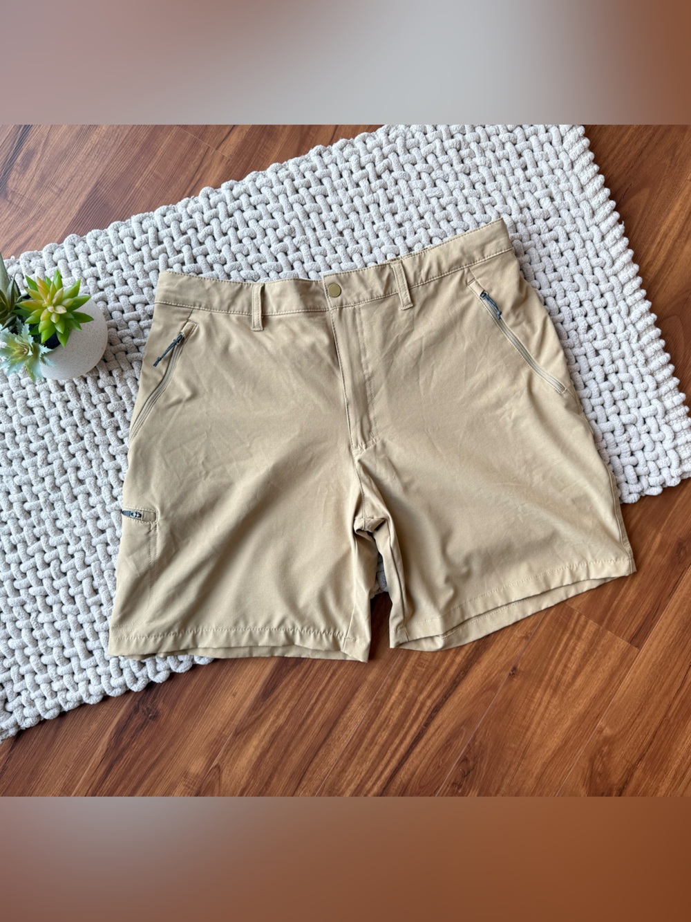 Columbia | Men’s Omni-Shield™ Fir Ridge™ 7” Hybrid Shorts | Tan Khaki | 38W